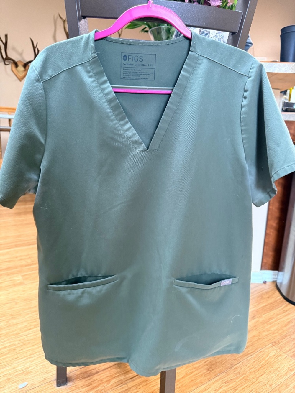 FIGS Green V-Neck Medical Scrub Top/Jogger Set